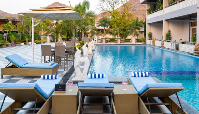 Mountain Creek Retreat | Pet-friendly 7-BHK With Pool, Gazebo, Lounge Area, Game & Gym zone | Near Fatehsagar Lake, 5