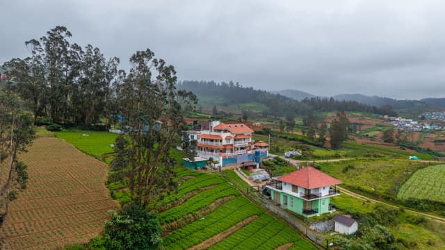 Mihirika’s Nirvana | 5-BHK With Garden, Gazebo, Bonfire Pit & Scenic Views; Near Karnataka Garden, 4