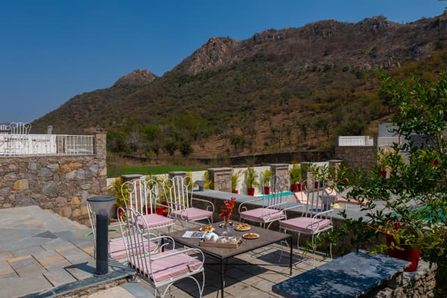 Mandovar Mountain Valley Retreat | 4 Room Pet-friendly Suite In a Private Estate with Shared Pool, Garden, Restaurant & Hill Views, 4