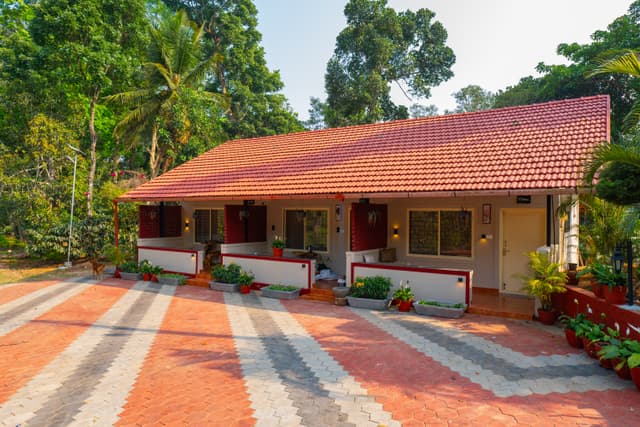 Twisted Tree | 1- Room Suite with Shared Pool & Restaurant, 2