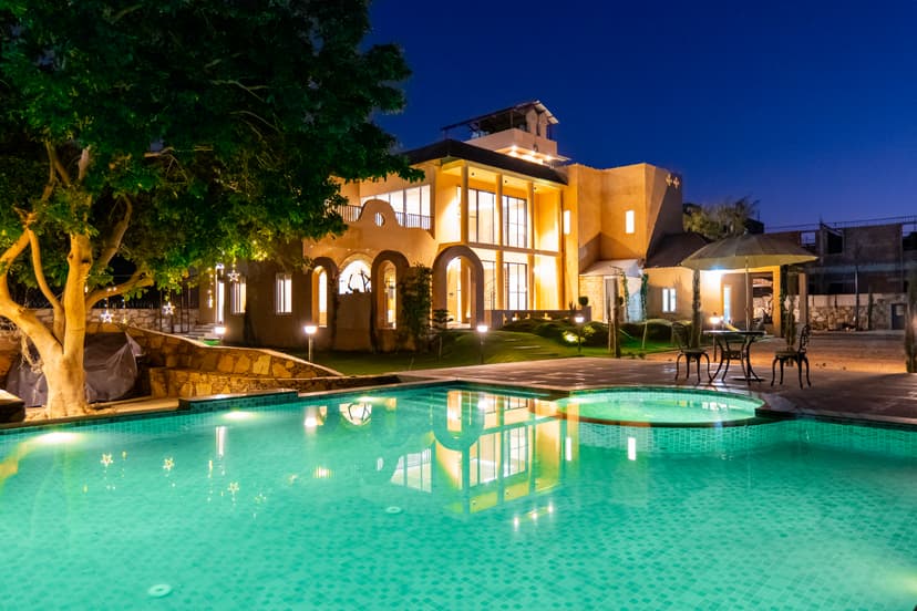 Tuscan Villa | 5-BHK Pet-Friendly Retreat with Private Pool and Garden