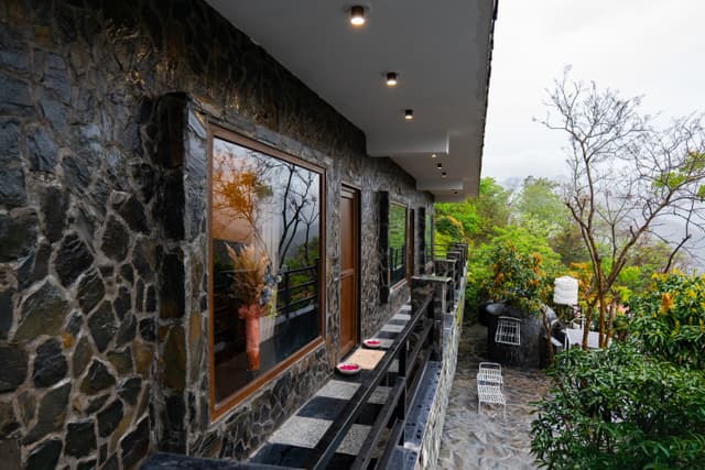 Zephyr Utopia | 1 Premium Room Featuring Shared Pool, Gym & Restaurant With Hill Views, 2