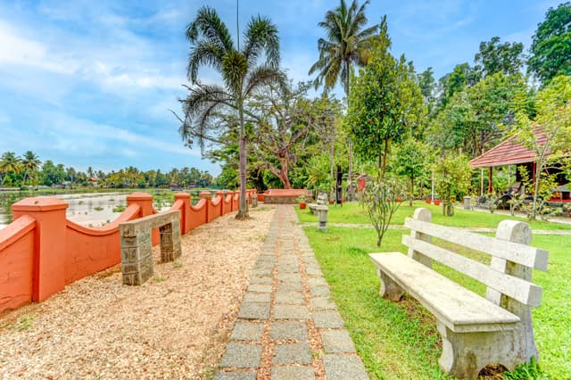 Palm Dale Premium Room | Heritage Riverside Pet-friendly Escape with Garden & Restaurant, 4
