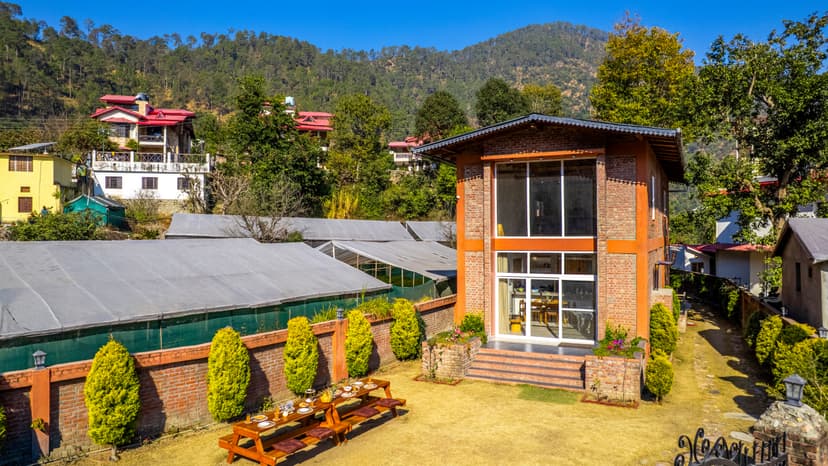 Casa Gaula | 4-BHK Cottage with  Lawn and Outdoor Sit-Out | 20 mins away from Bhimtal Lake | Pet-friendly