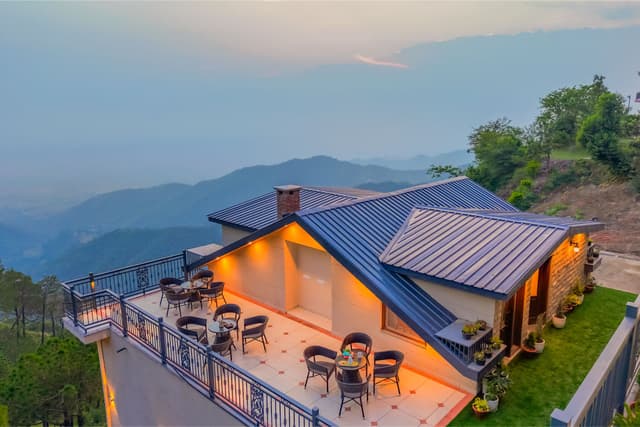 Konifer Rosewood | Hillside Attic Room With Balcony, Outdoor Seating & Shared Heated Pool, 4