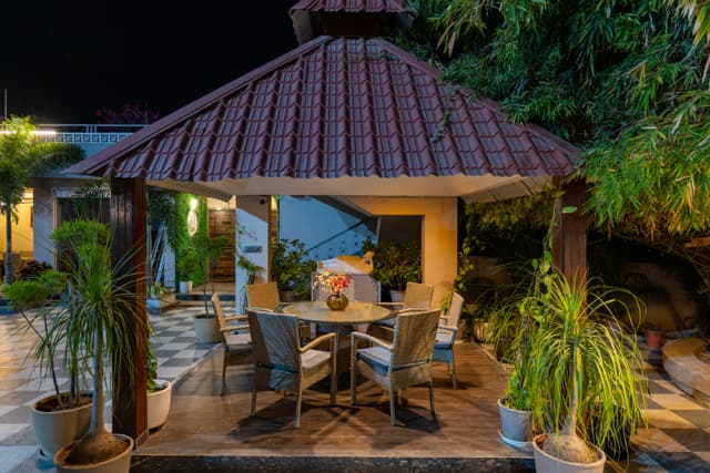 Mountain Creek  | Pet-friendly 1-Room Retreat With Shared Pool, Gazebo, Lounge Area, Game & gym zone| Near Fatehsagar Lake , 3