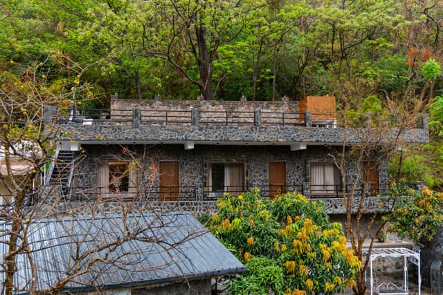 Zephyr Utopia | 1 Premium Room Featuring Shared Pool, Gym & Restaurant With Hill Views, 3