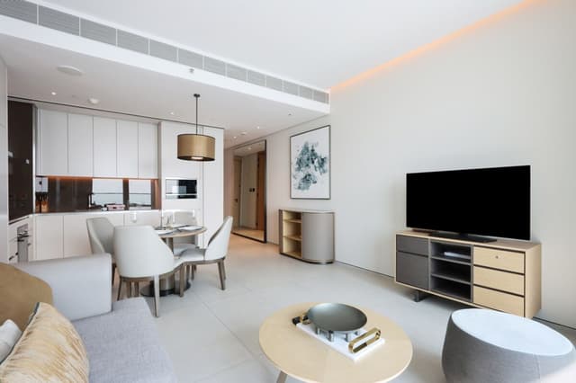 1BHK Coastal Living with Amazing Sea & Marina Views, 2
