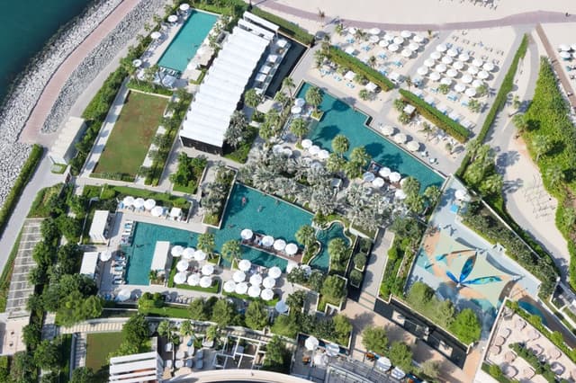 1BHK Coastal Living with Amazing Sea & Marina Views, 3