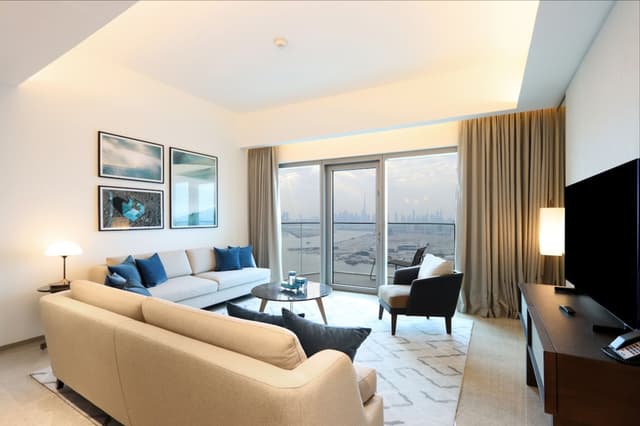 Premium 3B with Skyline View in Address Harbor Point, 2