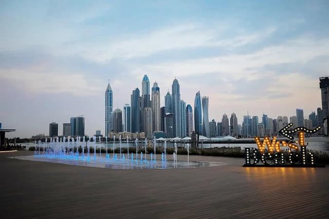 Upgraded 1BR with Balcony,Near Nakheel Mall, 5