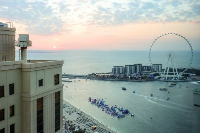 2B Stunner with Iconic Ain Dubai View, 4