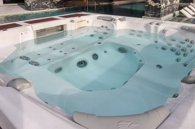 Embrace Luxury and Comfort in Prime 1BR, JLT, 5