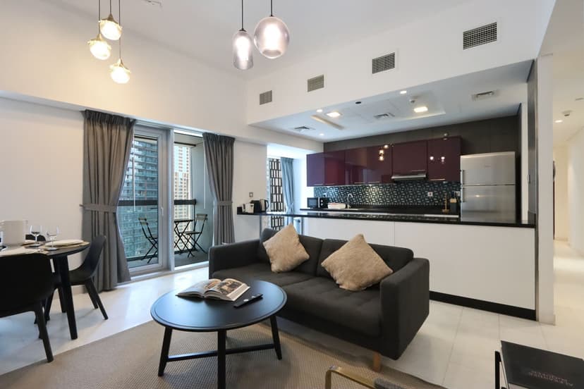 Spacious 2 BR in Dubai Marina with Balcony