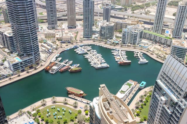 Scenic 2BHK with Amazing Marina Views, 4
