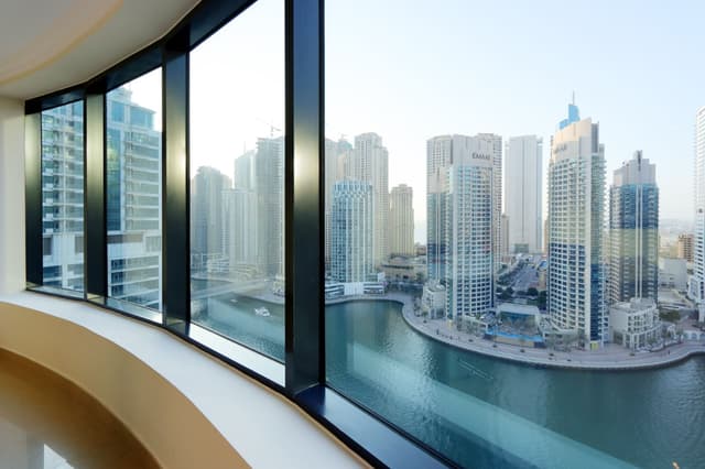 3BR with Marina Skyline Views, Near Mall & Metro, 4