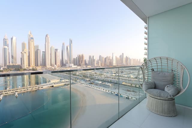 2BR Beachfront Living, Stunning Marina Views, 4