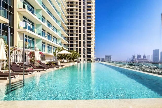 Chic 1BR | Beachfront and Marina Views, 3