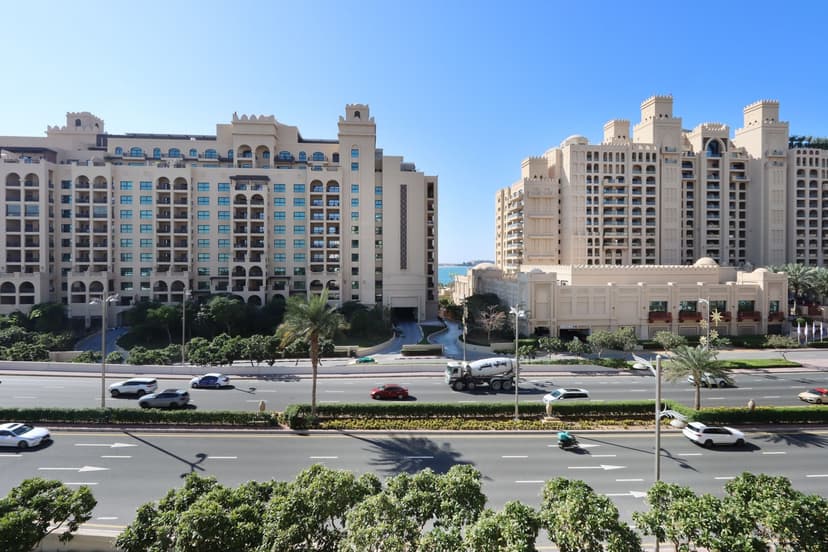 1BR in Palm Jumeirah | Walk to the Beach and Mall
