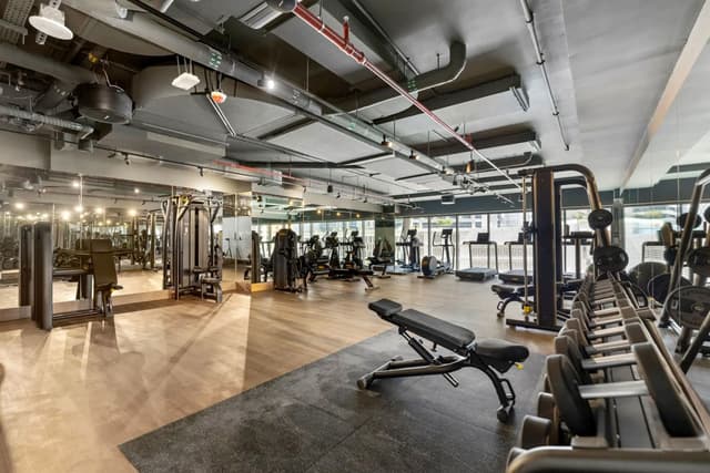 Modern Studio Near Dubai Mall, Walk to Dubai Canal, 5