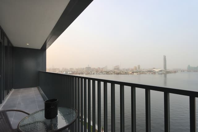 Waterfront 2BR with Dubai Skyline Views, 4