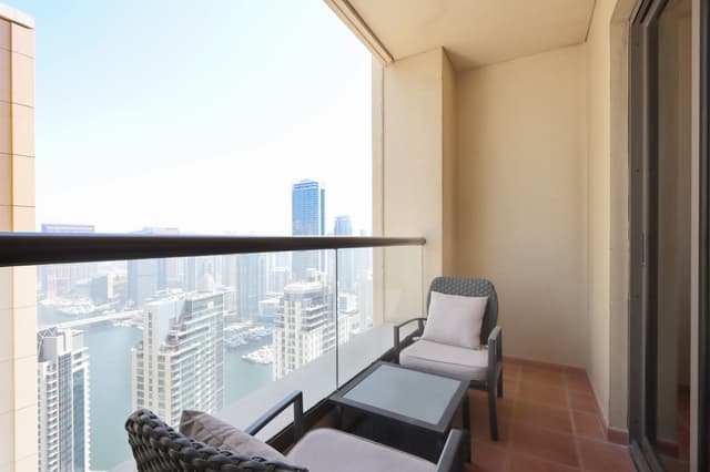 Modern 2BR in Shams | Marina Views & Near Beach, 3