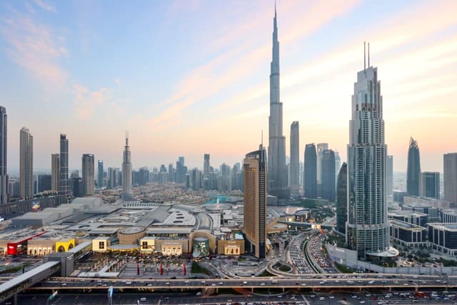 Luxury 3B and maids Burj View, Steps to Dubai Mall, 3