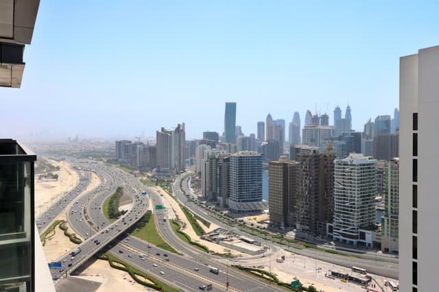 Chic 1B in Nobles | City Views & Prime Location, 4