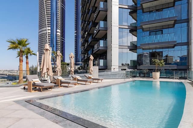 High-Floor 1BR with Burj Khalifa View, 3
