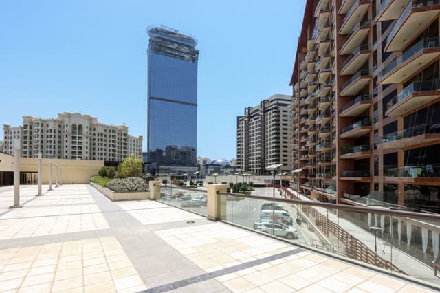 Beachfront Studio with Dining & Leisure Steps Away, 4