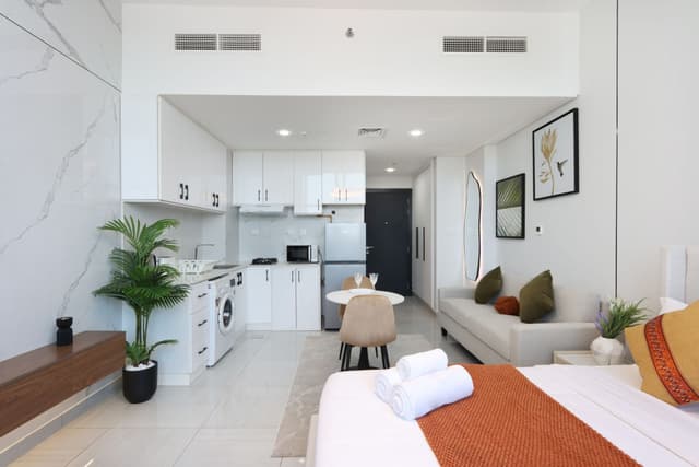 Modern Studio in JVC, Near Parks and Highways, 4