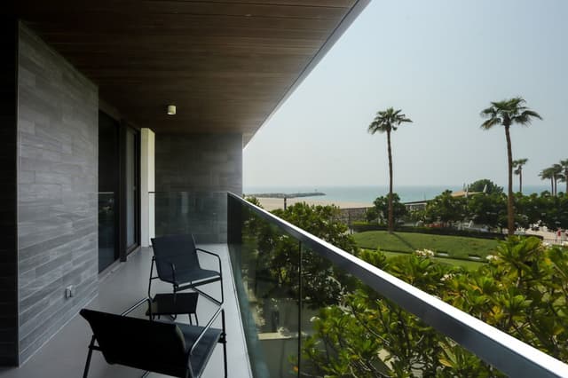 Beachfront Ultra 4BR Duplex | Sea & Burj Views, 4