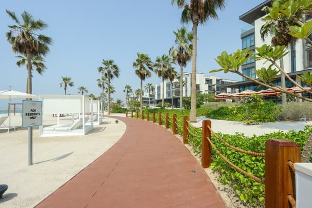 Beachfront Ultra 4BR Duplex | Sea & Burj Views, 3
