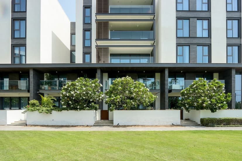 Beachfront Ultra 4BR Duplex | Sea & Burj Views