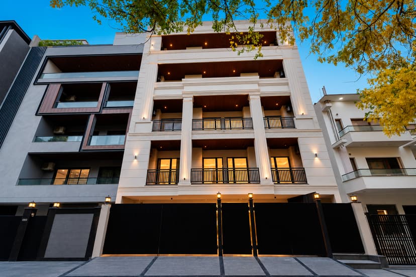 Luxora Pinnacle |1-BHK with Balcony & Views, Restro, Lift, Gym & Conference Room | 1 km from Millennium City Centre /HUDA