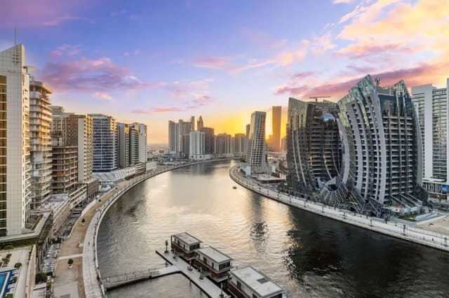 Chic 1B by Dubai Canal | Marasi Drive with Pool, Gym, 4