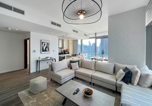 2BR Apartment with Breathtaking Marina View, 2