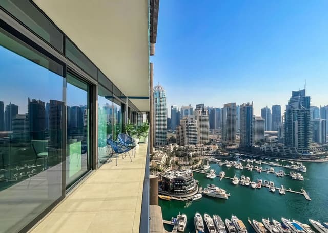 2BR Apartment with Breathtaking Marina View, 3