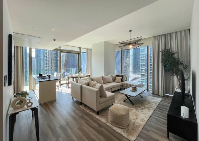 2BR Apartment with Breathtaking Marina View, 4