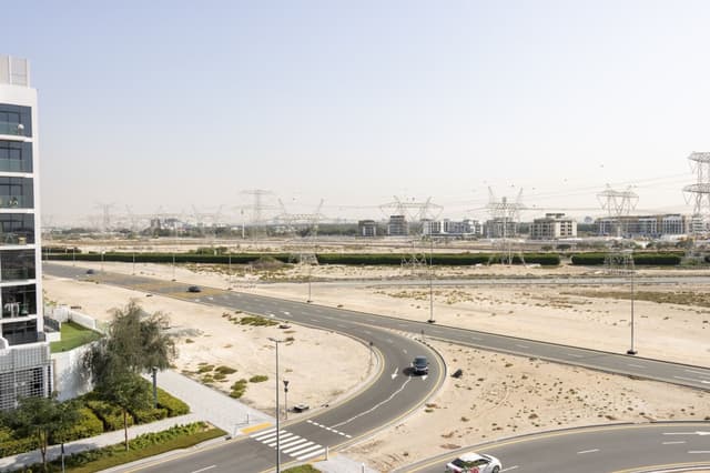 Bright Studio Balcony Close to Downtown Dubai, 4
