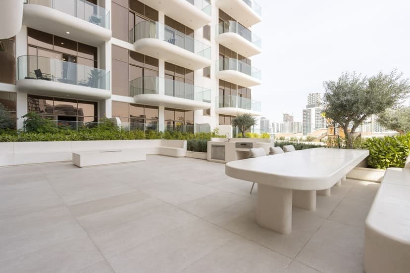 Elegant Designer Studio - Balcony | Rooftop Pool