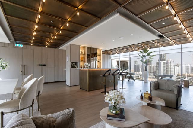Elegant Designer Studio - Balcony | Rooftop Pool, 5