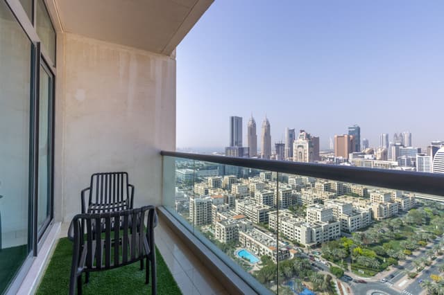 Chic High-Floor 1BR in The Greens | Skyline Views, 3