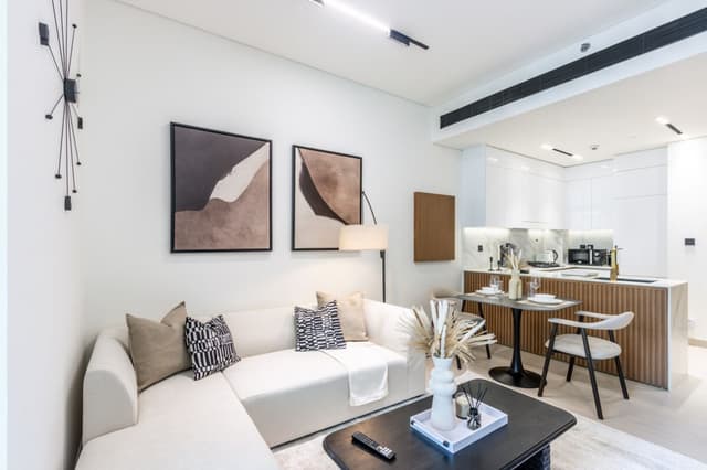 Elegant 1BR with Balcony & Skyline Views, 2