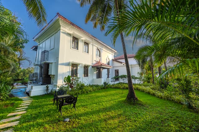 Villa Seine | Indo-Portuguese 3-BHK villa with Private pool Near Candolim Beach & Coconut Tree Road Marra, 5