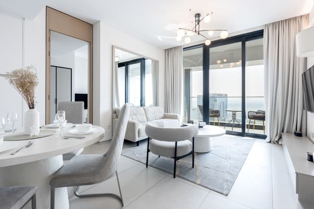 Prime 1BR with Marina Views and Beach Access, 2