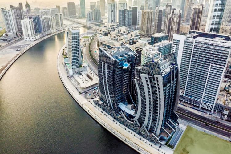 Lavish 1 BR In J One Tower