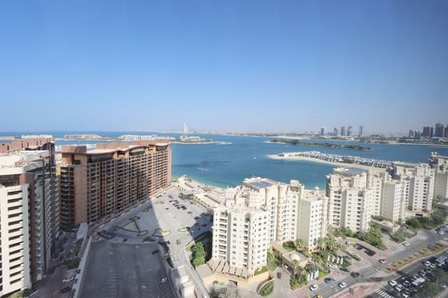 1BR with Sea View in Palm Tower, 4