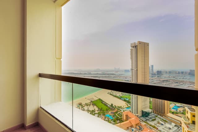 Stunning 1BR with Palm and Sea Views, 4