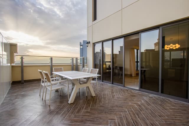 Sky-High Duplex Penthouse | Marina & Sea Views, 3